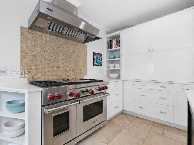 Продажа дома по адресу 744 Lakeview Dr - фото 7468961