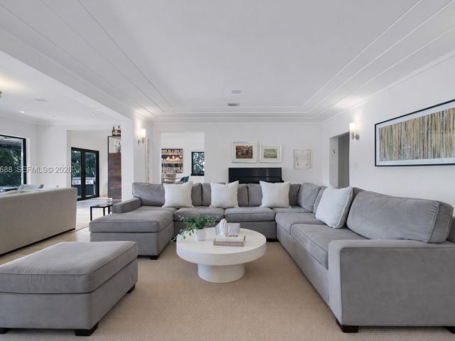 Продажа дома по адресу 744 Lakeview Dr - фото 7468962