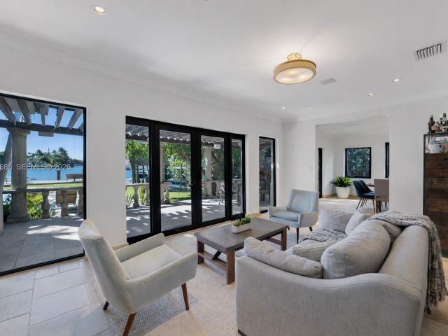 Продажа дома по адресу 744 Lakeview Dr - фото 7468964