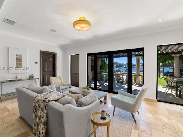 Продажа дома по адресу 744 Lakeview Dr - фото 7468965