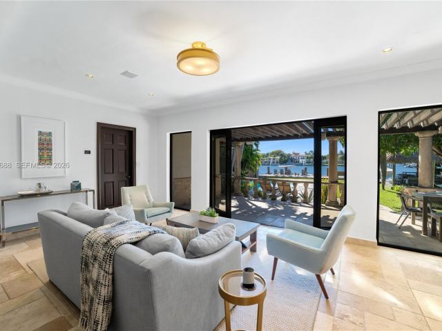 Продажа дома по адресу 744 Lakeview Dr - фото 7468966