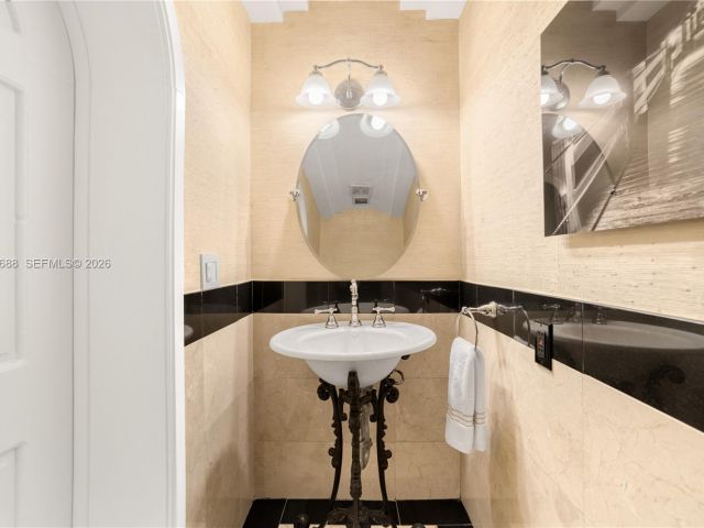 Продажа дома по адресу 744 Lakeview Dr - фото 7468967