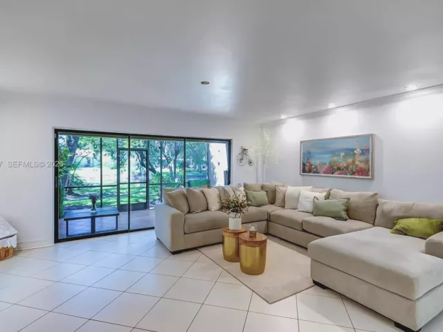 Продажа дома по адресу 3831 Estepona Ave 11-D-2 - фото 7421418