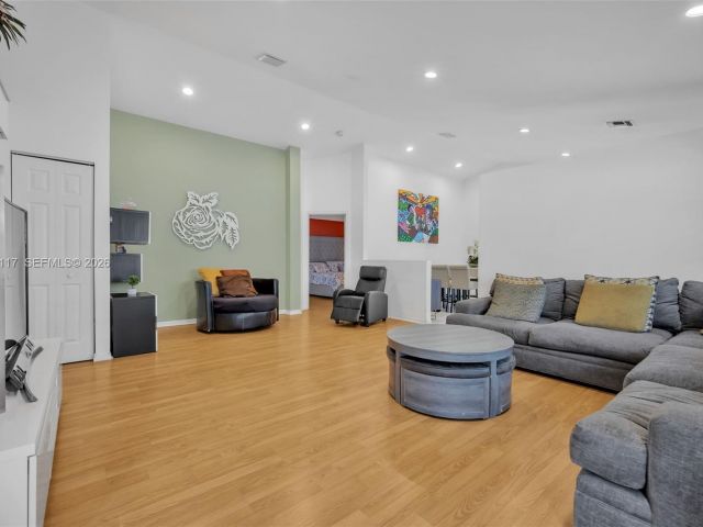 Продажа дома по адресу 10337 Coventry Ct - фото 7434275