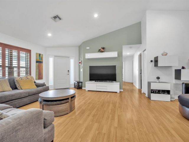 Продажа дома по адресу 10337 Coventry Ct - фото 7434277