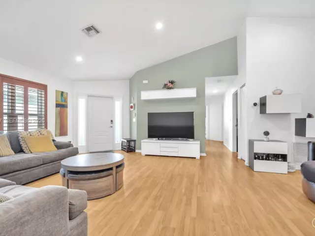 Продажа дома по адресу 10337 Coventry Ct - фото 7434277