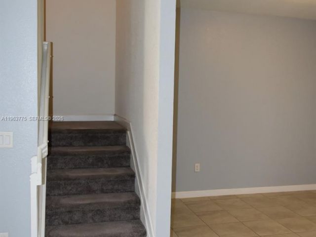 Дом в аренду по адресу 3392 SE 1st St - фото 7515902