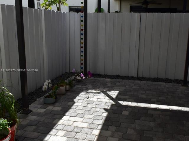 Дом в аренду по адресу 3392 SE 1st St - фото 7515903