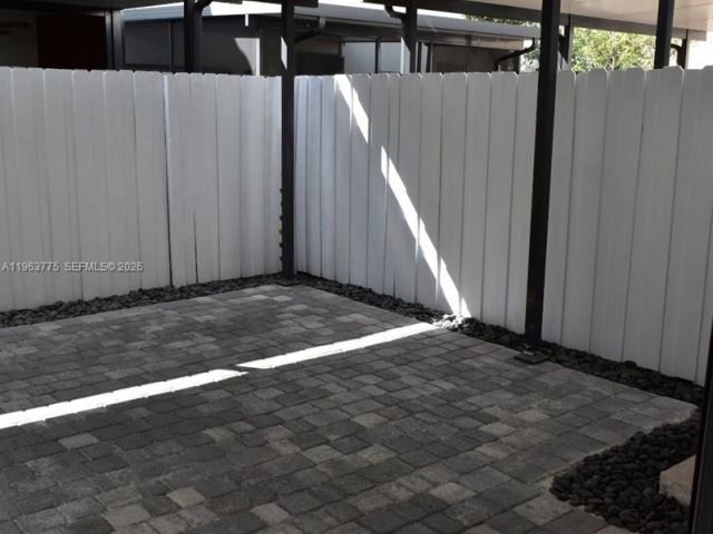 Дом в аренду по адресу 3392 SE 1st St - фото 7515904