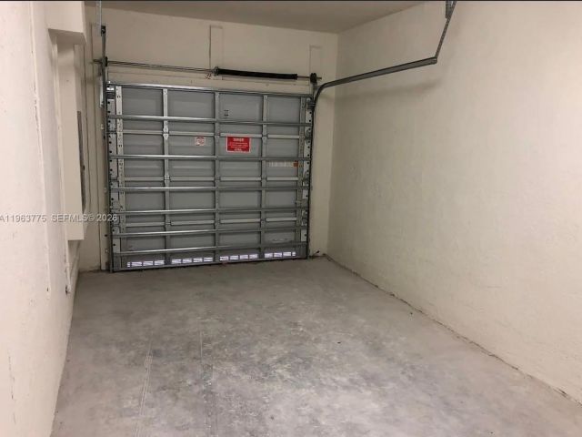 Дом в аренду по адресу 3392 SE 1st St - фото 7515905