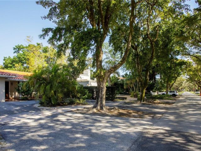 Продажа дома по адресу 927 Catalonia Ave - фото 7442897