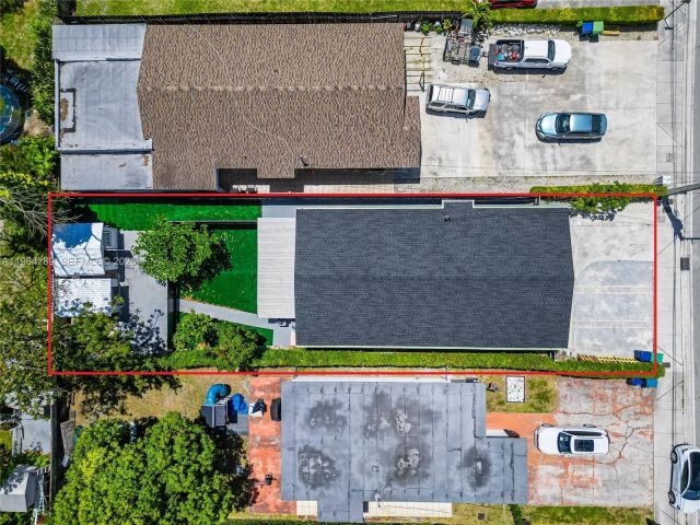 Продажа дома по адресу 2309 SW 62nd Ave - фото 7439578