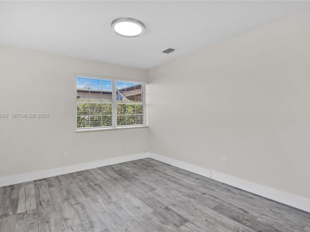 Продажа дома по адресу 2309 SW 62nd Ave - фото 7439584