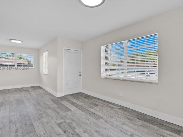 Продажа дома по адресу 2309 SW 62nd Ave - фото 7439586