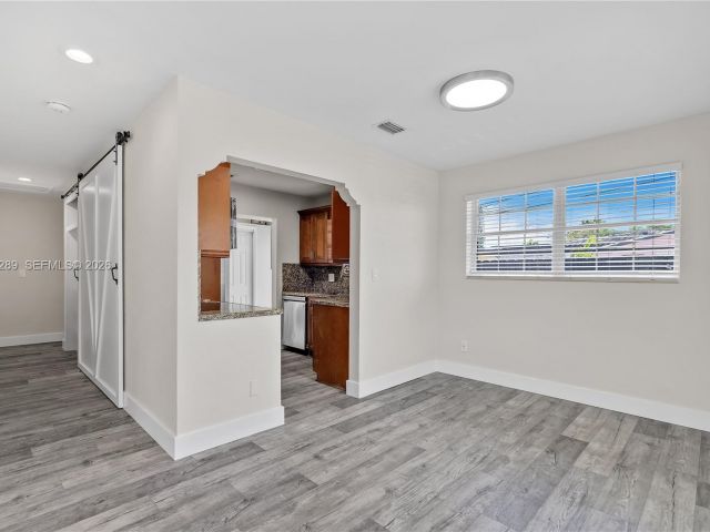 Продажа дома по адресу 2309 SW 62nd Ave - фото 7439587