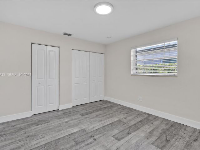 Продажа дома по адресу 2309 SW 62nd Ave - фото 7439594