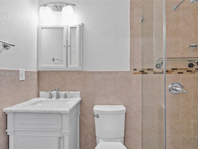 Продажа дома по адресу 2309 SW 62nd Ave - фото 7439597