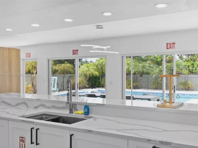 Продажа дома по адресу 1144 Adams St - фото 7422186