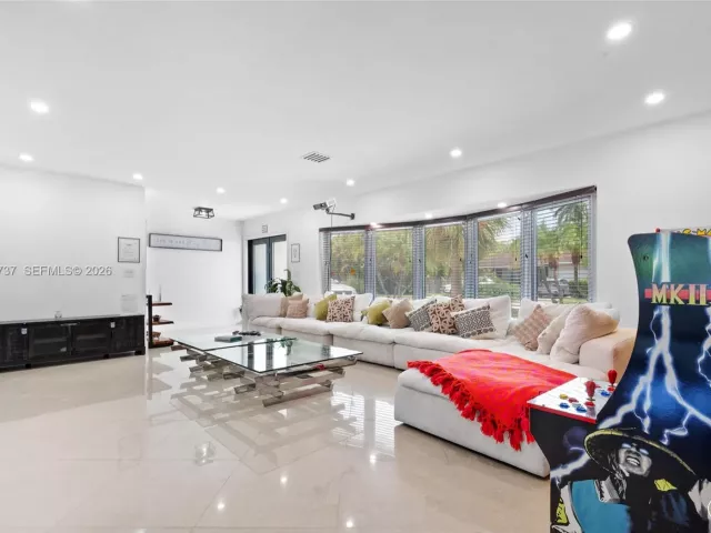 Продажа дома по адресу 1144 Adams St - фото 7422192