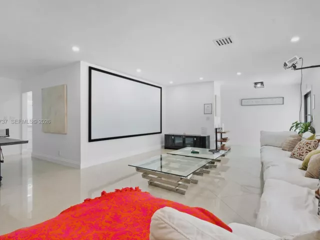 Продажа дома по адресу 1144 Adams St - фото 7422193