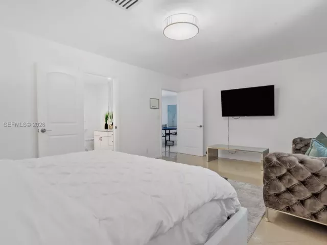 Продажа дома по адресу 1144 Adams St - фото 7422179