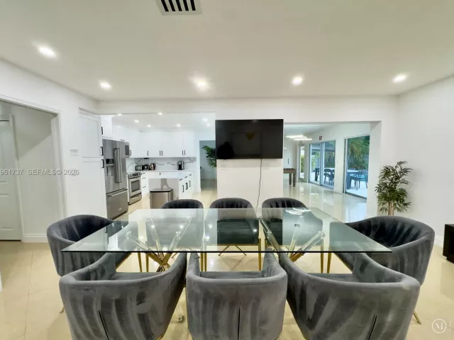 Продажа дома по адресу 1144 Adams St - фото 7422182