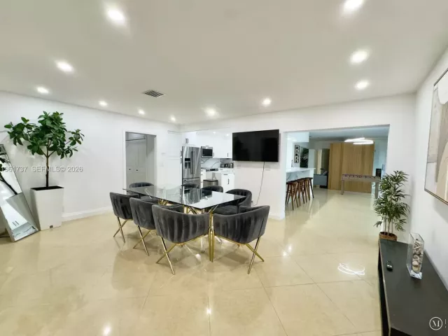 Продажа дома по адресу 1144 Adams St - фото 7422183