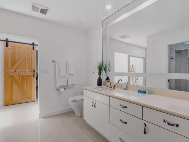 Продажа дома по адресу 1144 Adams St - фото 7422177