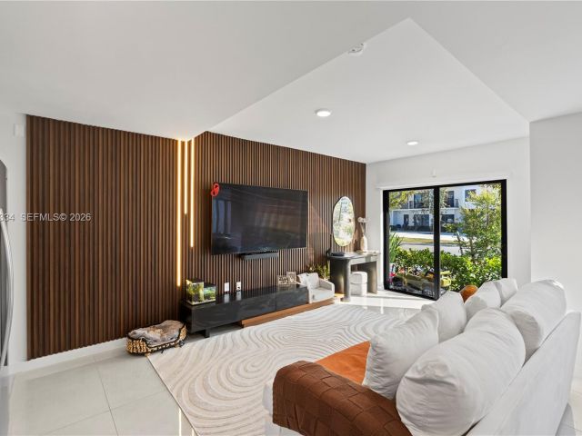 Дом в аренду по адресу 14595 SW 261st St 14595 - фото 7421908