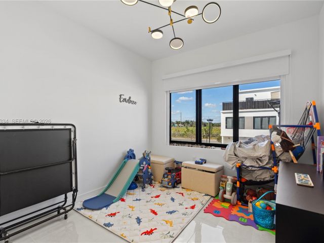 Дом в аренду по адресу 14595 SW 261st St 14595 - фото 7421909