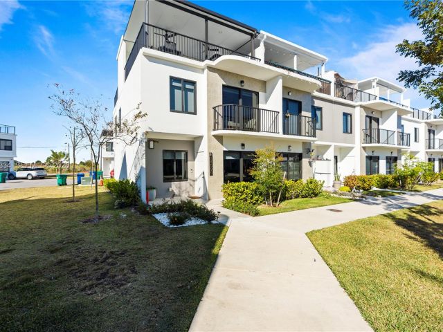 Дом в аренду по адресу 14595 SW 261st St 14595 - фото 7421919