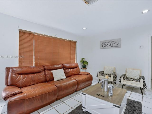 Продажа дома по адресу 1110 NE 204th Ter - фото 7445547