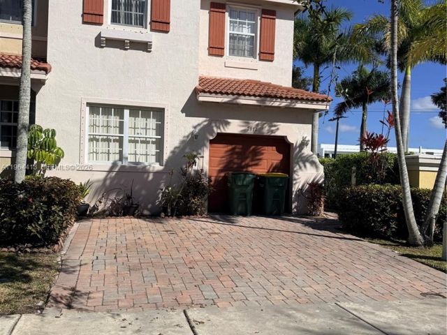 Дом в аренду по адресу 2117 NE 7th St 2117 - фото 7457145