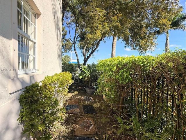 Дом в аренду по адресу 2117 NE 7th St 2117 - фото 7457147