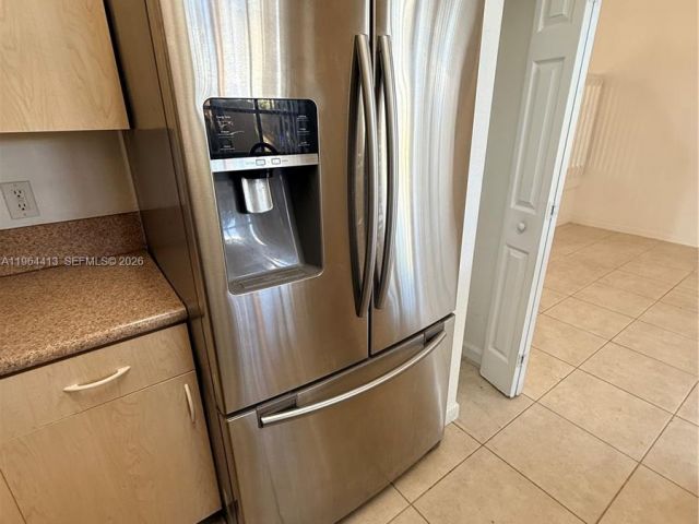 Дом в аренду по адресу 2117 NE 7th St 2117 - фото 7457150