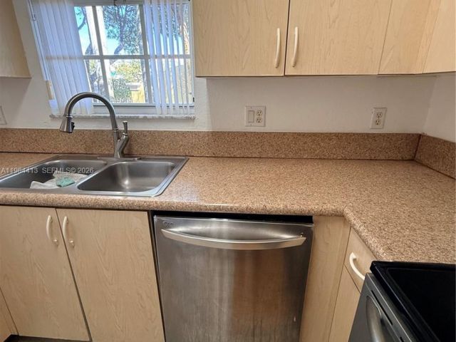 Дом в аренду по адресу 2117 NE 7th St 2117 - фото 7457151