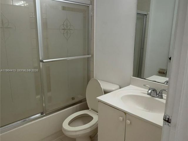 Дом в аренду по адресу 2117 NE 7th St 2117 - фото 7457156