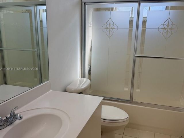 Дом в аренду по адресу 2117 NE 7th St 2117 - фото 7457157