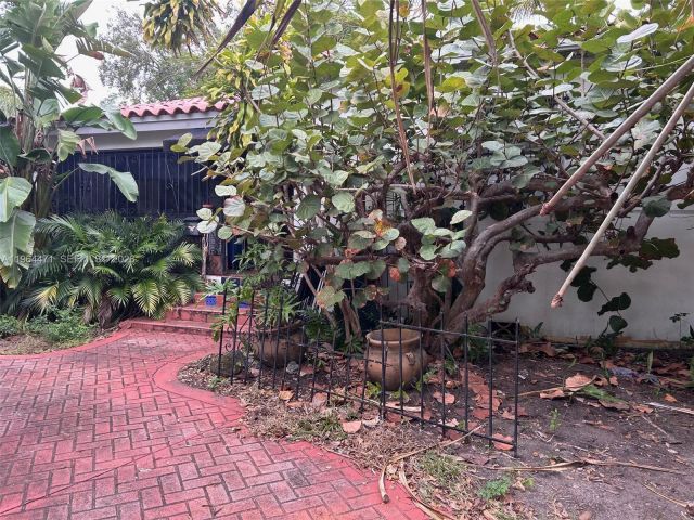 Продажа дома по адресу 655 NE 82nd St - фото 7435975