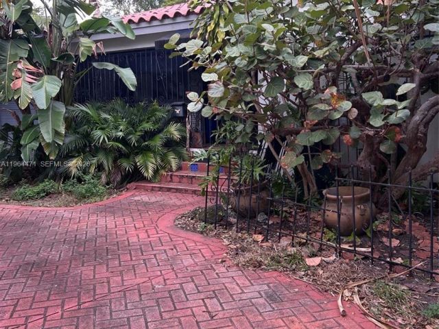 Продажа дома по адресу 655 NE 82nd St - фото 7435976