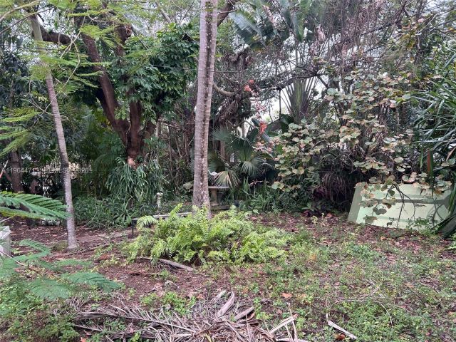 Продажа дома по адресу 655 NE 82nd St - фото 7435979