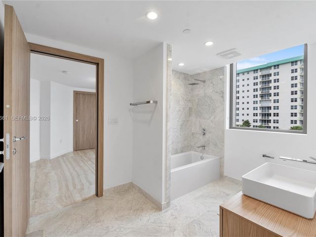 Продажа дома по адресу 1135 103rd St #401 - фото 7425926