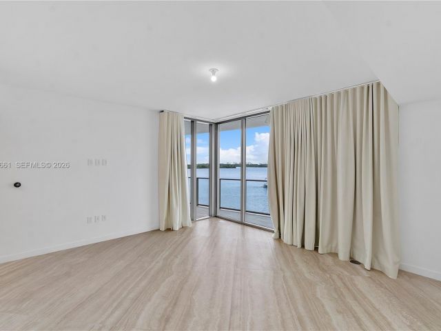 Продажа дома по адресу 1135 103rd St #401 - фото 7425930