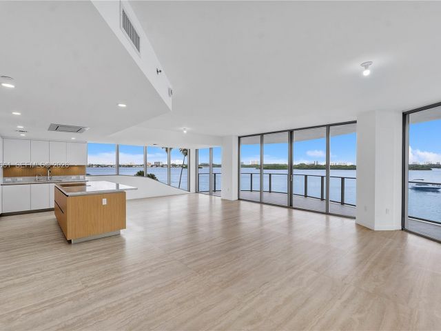 Продажа дома по адресу 1135 103rd St #401 - фото 7425934