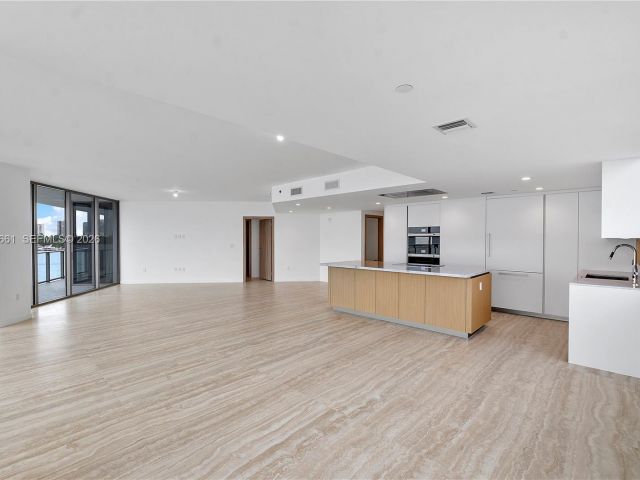 Продажа дома по адресу 1135 103rd St #401 - фото 7425935