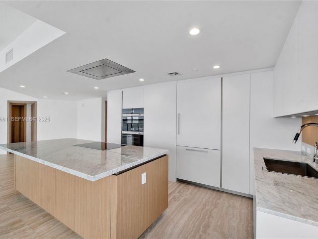 Продажа дома по адресу 1135 103rd St #401 - фото 7425936