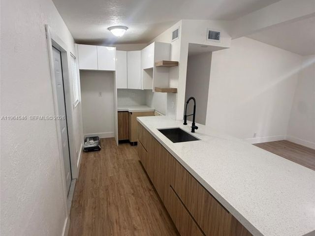 Дом в аренду по адресу 2169 NW 80th St 2169 - фото 7517108