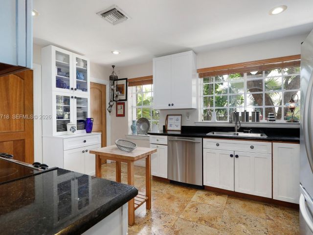 Продажа дома по адресу 1755 SW 10th St - фото 7439889