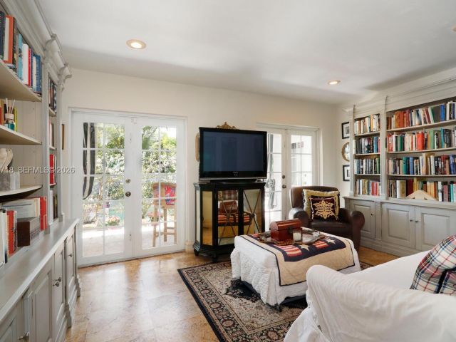 Продажа дома по адресу 1755 SW 10th St - фото 7439894