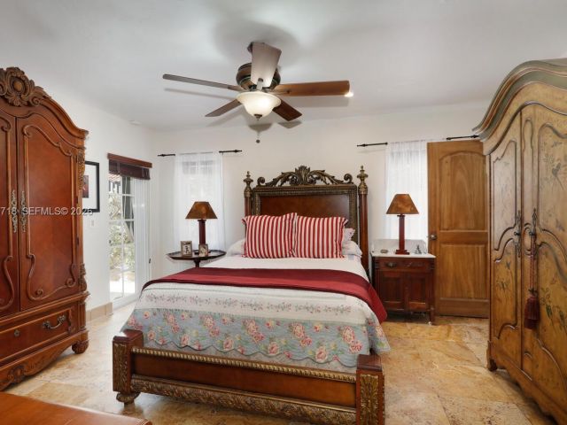 Продажа дома по адресу 1755 SW 10th St - фото 7439903